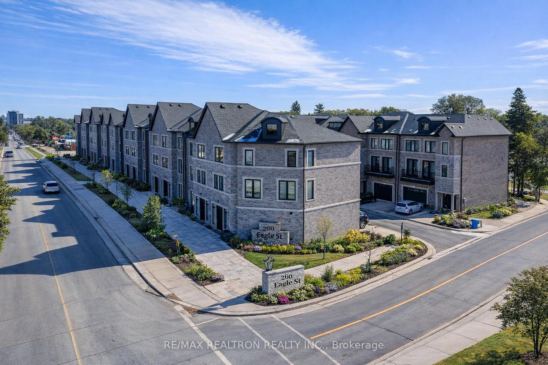 260 Eagle Street 06, Newmarket, ON L3Y 1K1
