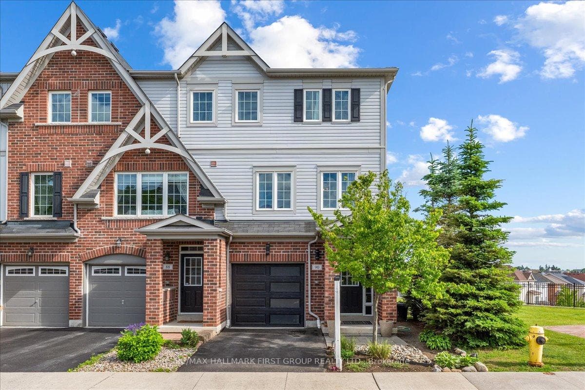 90 Magpie Way, Whitby, ON L1N 0K5