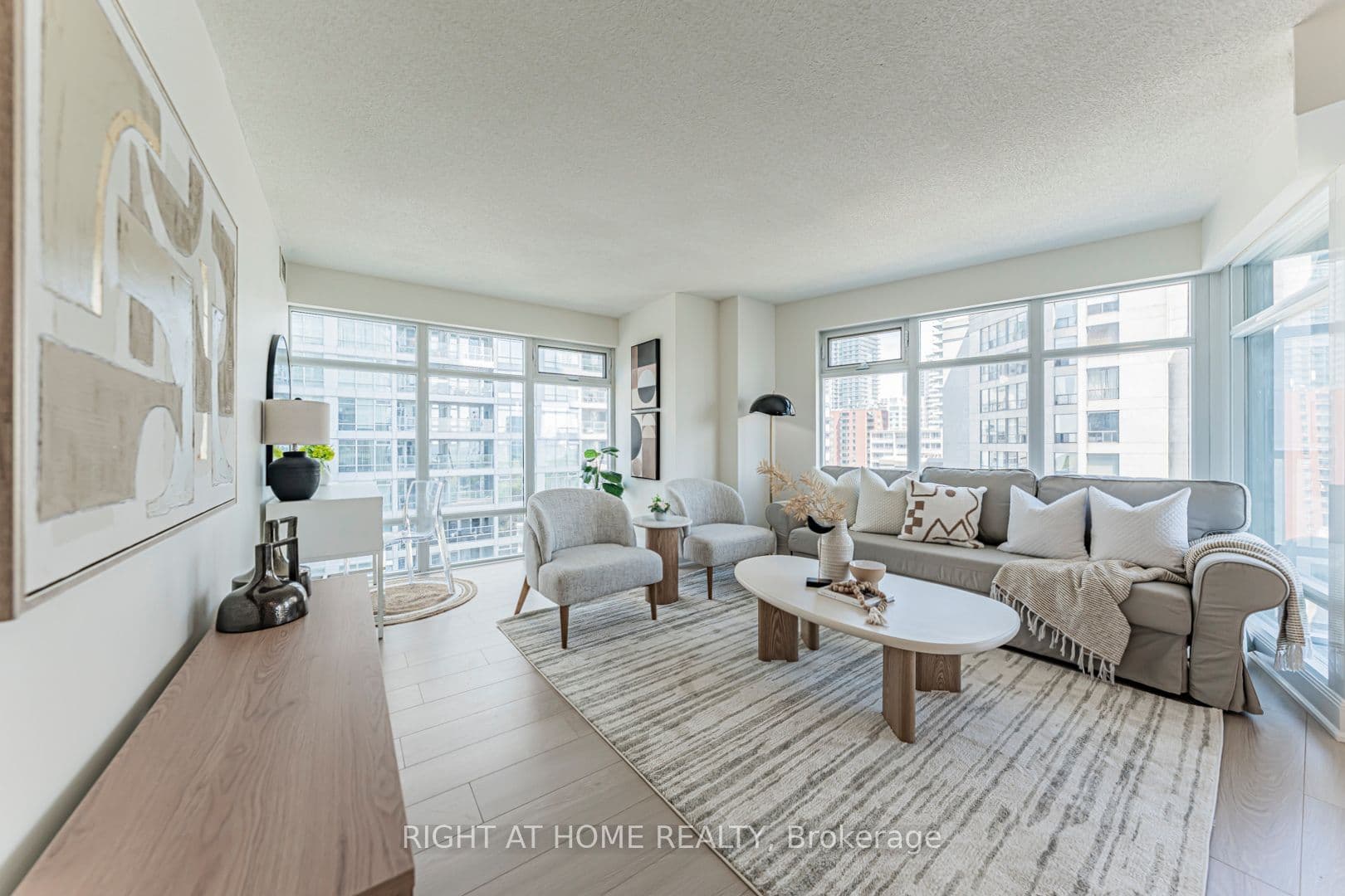 2181 Yonge Street, Toronto - Condo Apartment