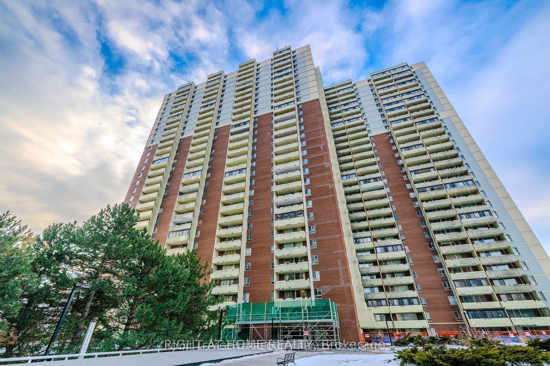 1 Massey Square, Toronto - Condo Apartment