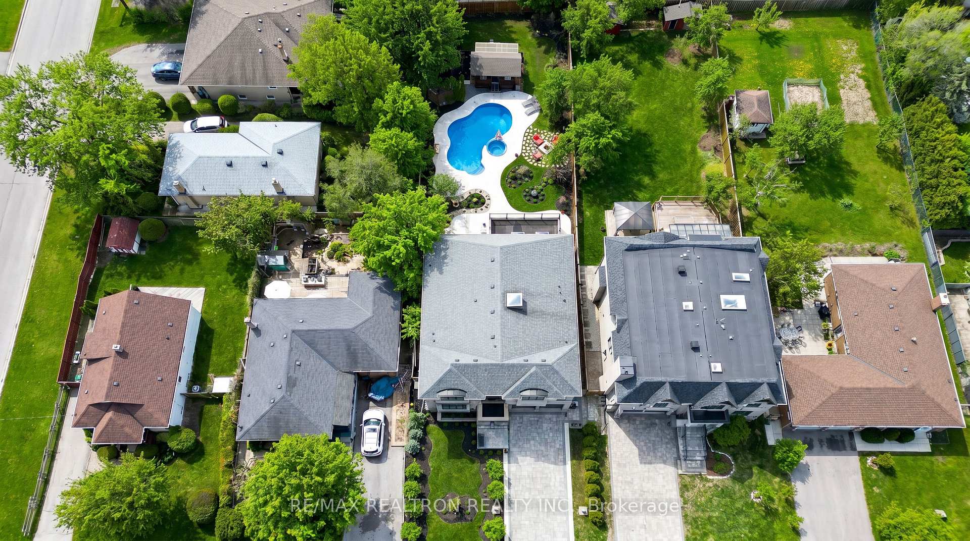 374 Elmwood Avenue, Richmond Hill, ON L4C 1M1