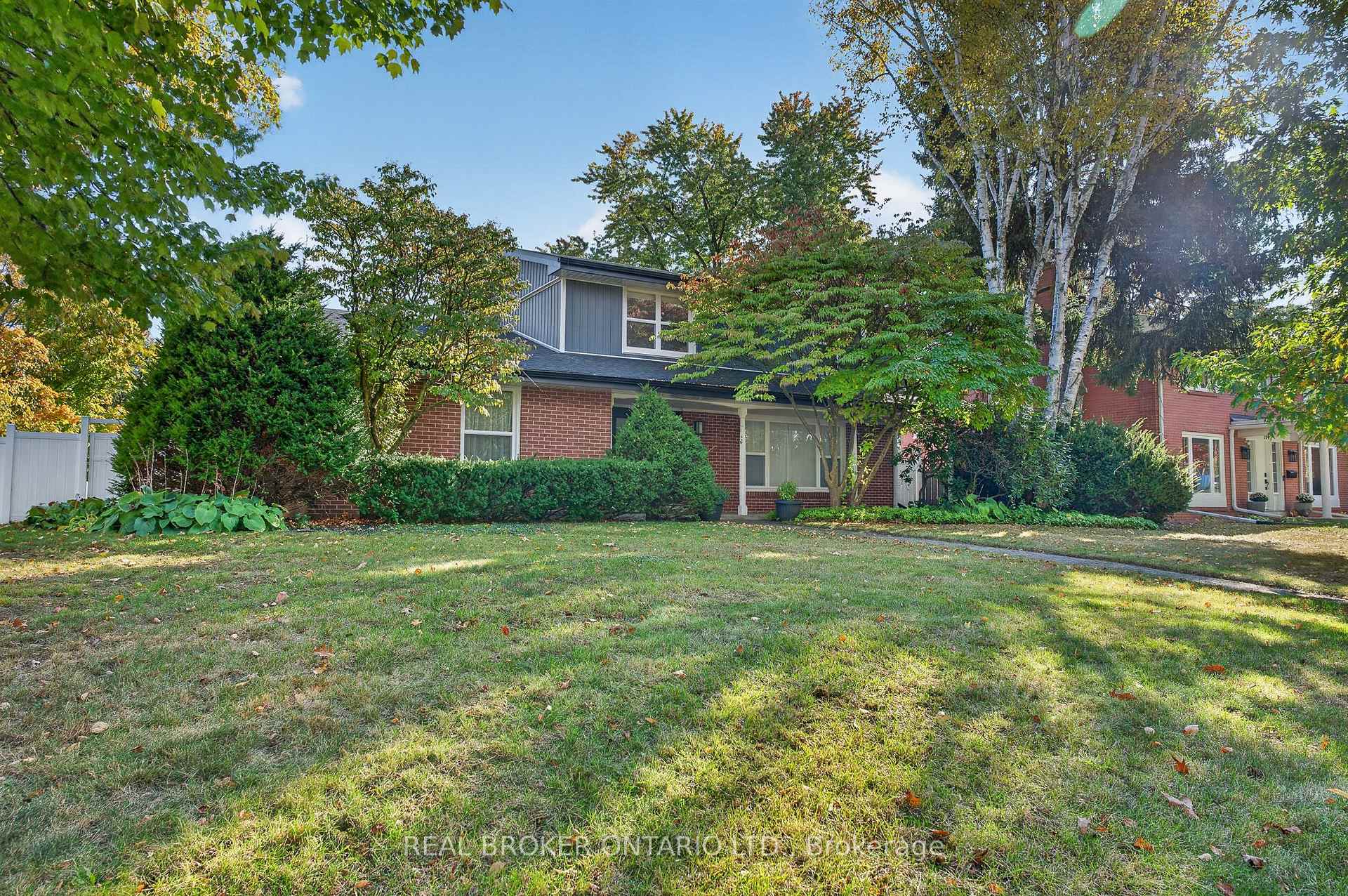 192 Waldoncroft Crescent, Burlington, ON L7L 3A5