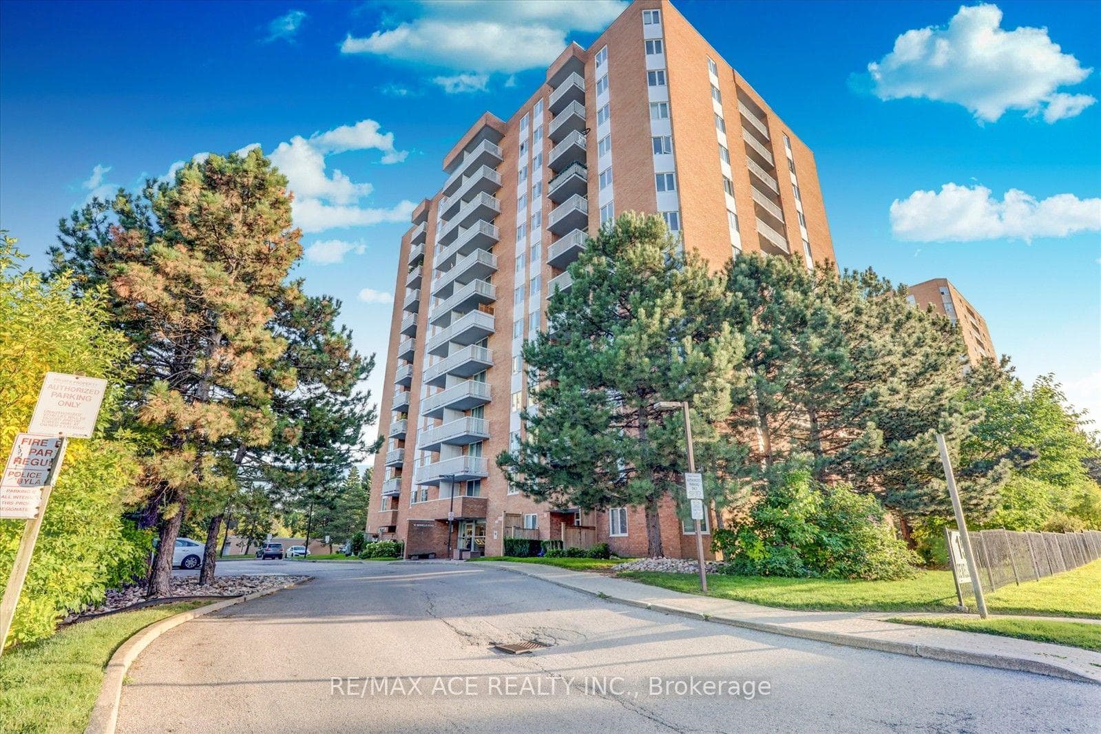 15 Sewells Road 201, Toronto, ON M1B 3V7