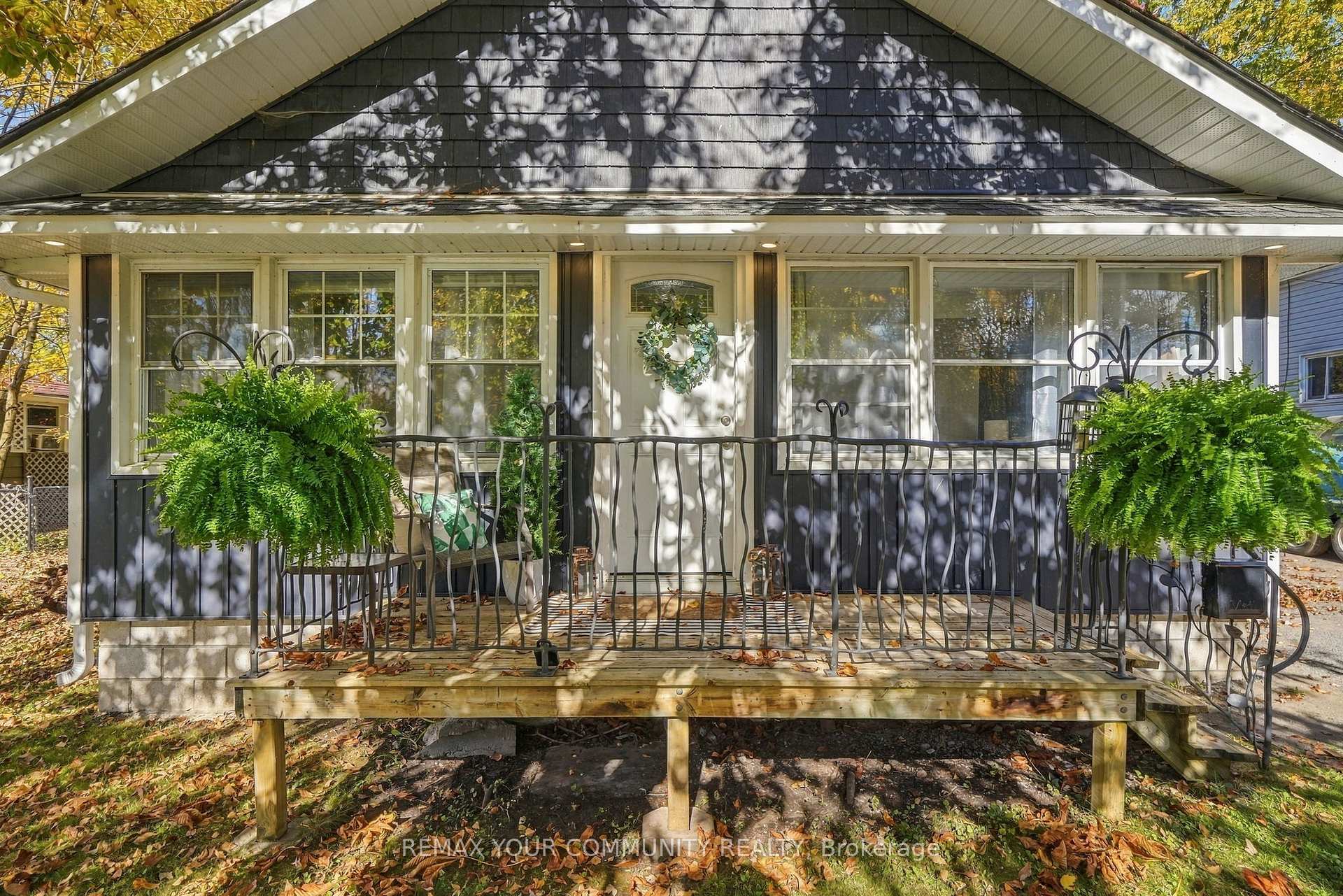 141 Cooks Bay Drive, Georgina, ON L4P 2M2