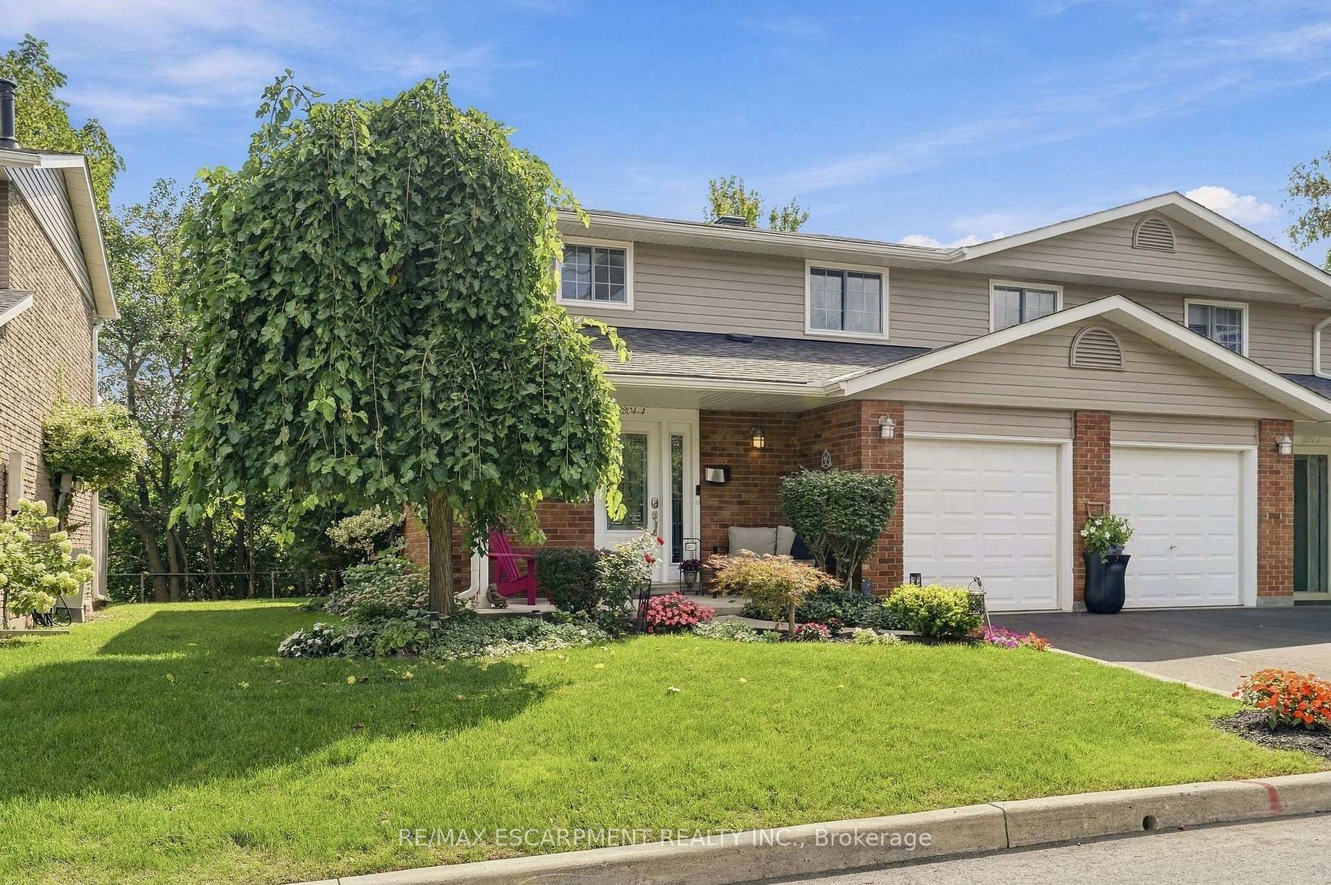 3204 New Street 4, Burlington, ON L7N 1M8