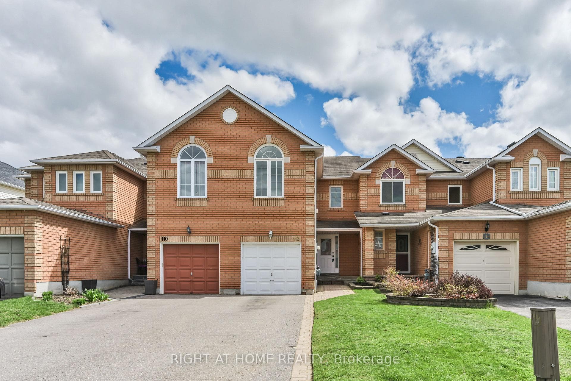 112 Creekwood Crescent, Whitby, ON L1R 2K4