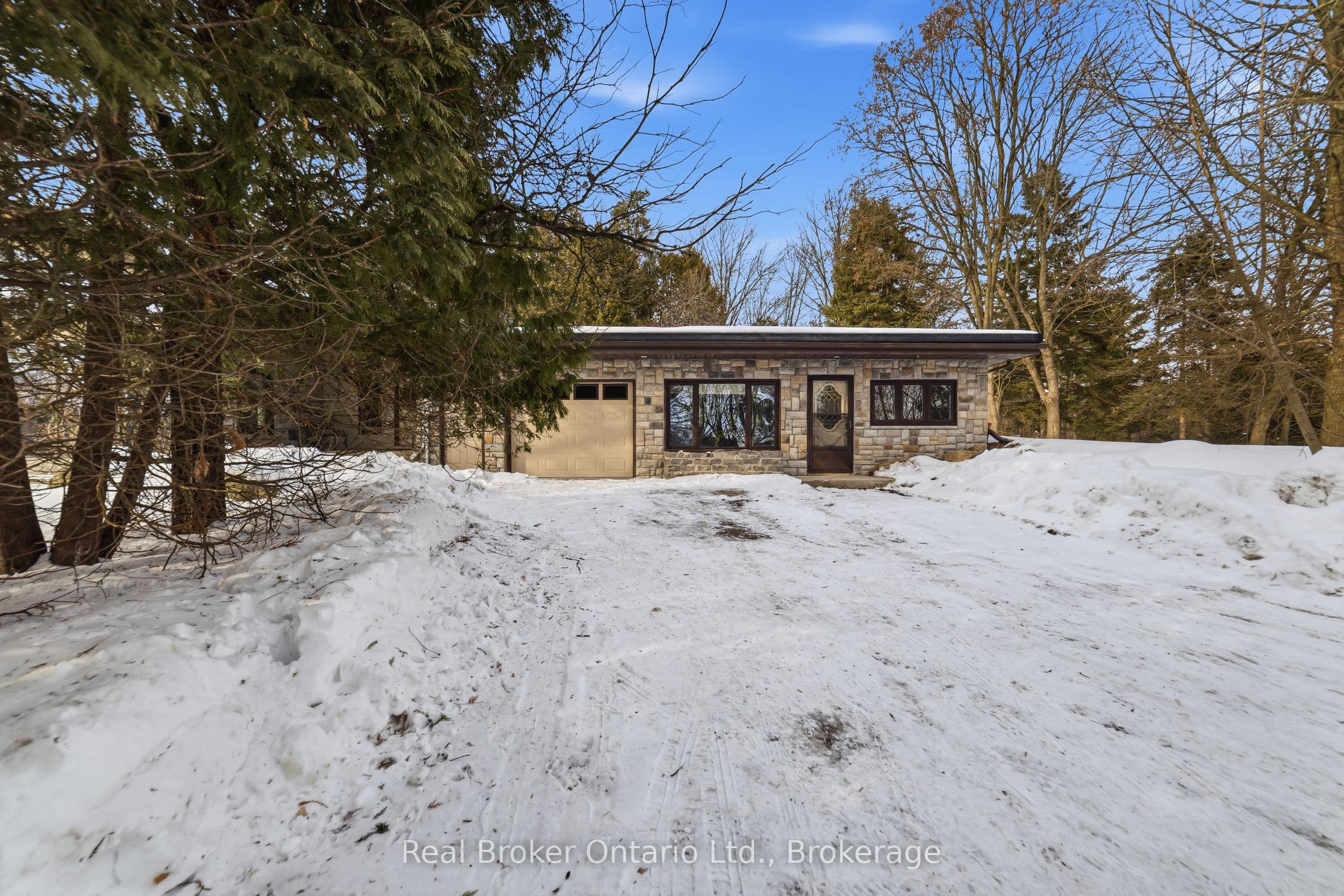 295 Brant Road, Brant - Detached