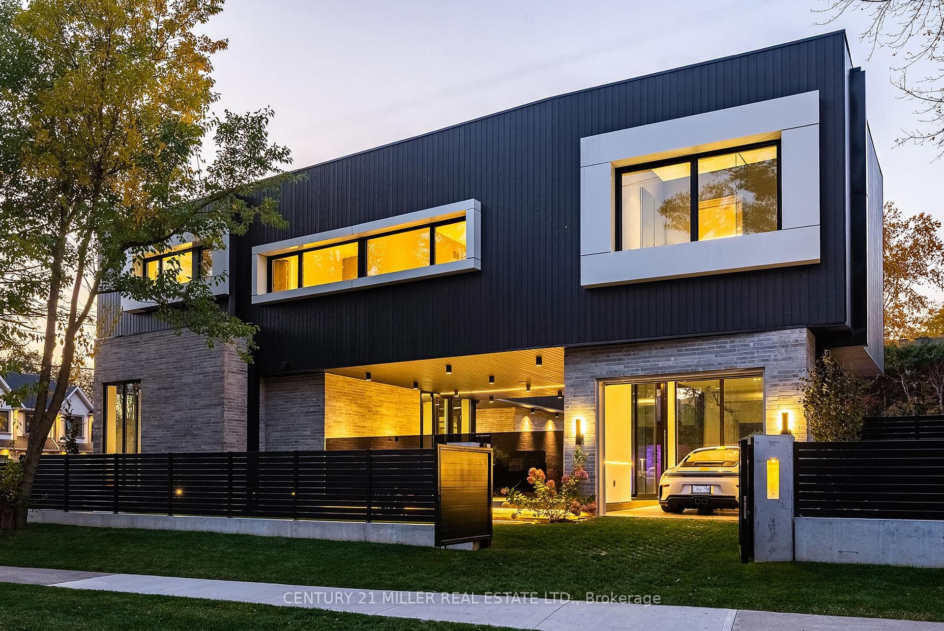 239 Jones Street, Oakville, ON L6L 3G5