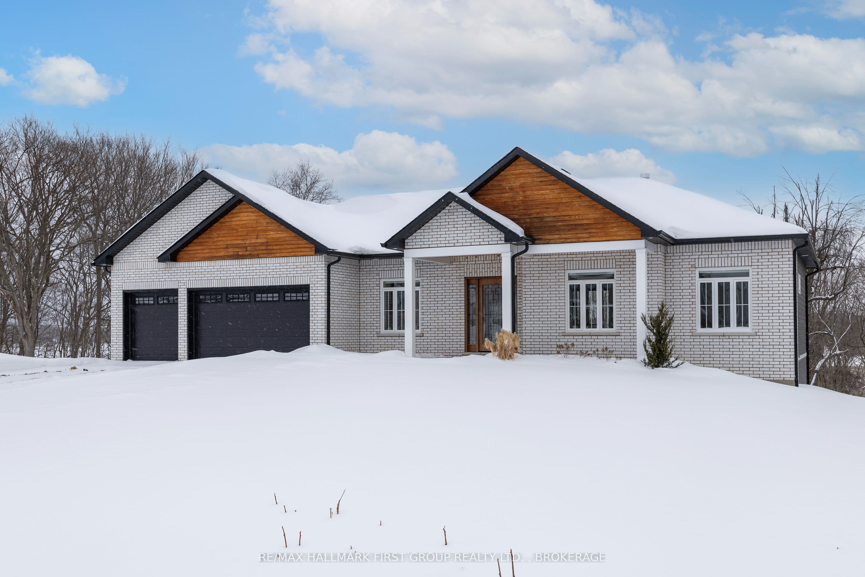 1111 Kona Crescent, Frontenac - Detached