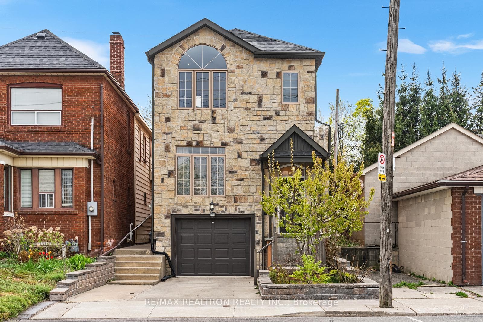 51 Rogers Road, Toronto C03, ON M6E 1N5