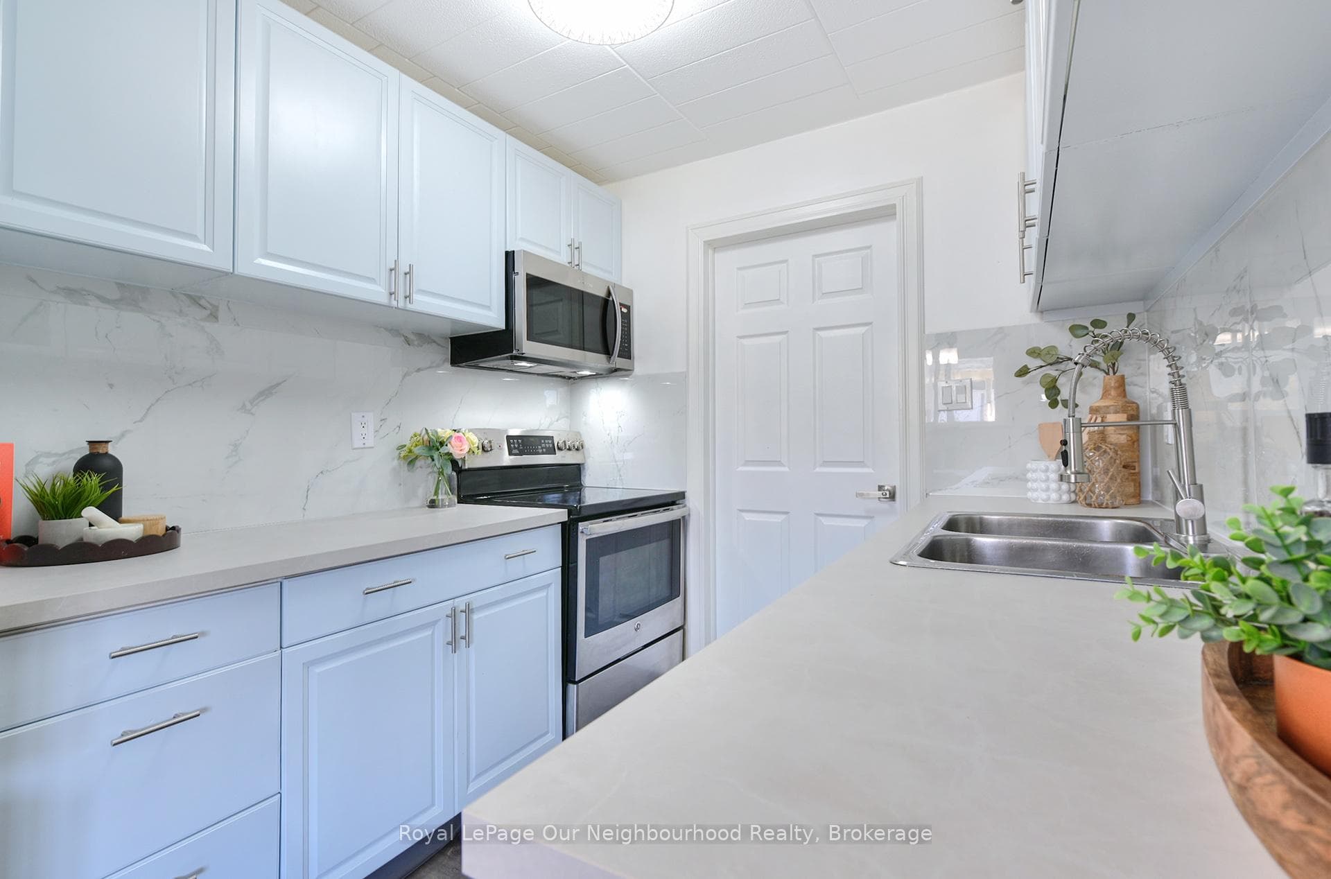 540 Mary Street E 2, Whitby, ON L1N 2R1