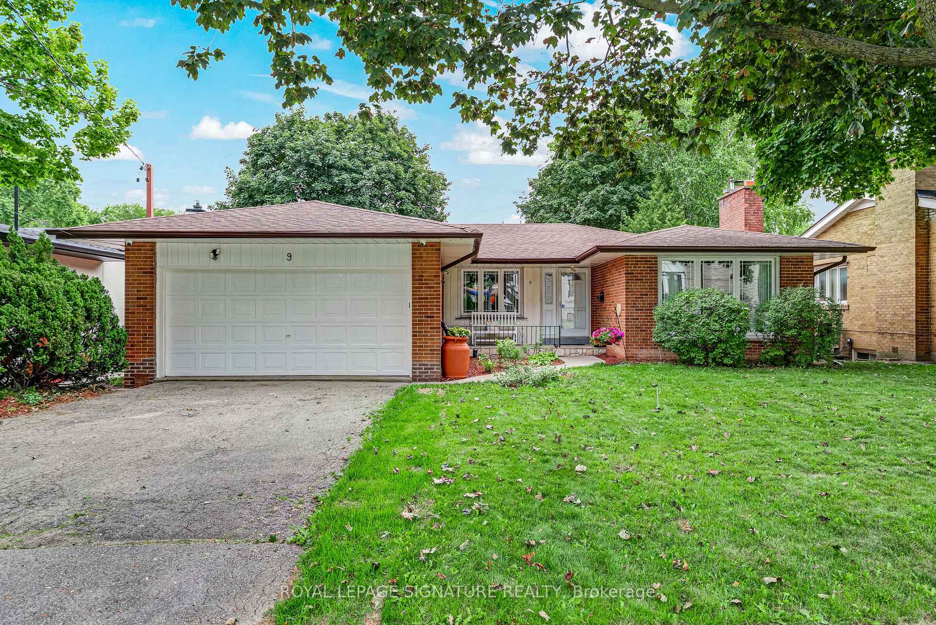 9 Bunty Lane, Toronto, ON M2K 1W4