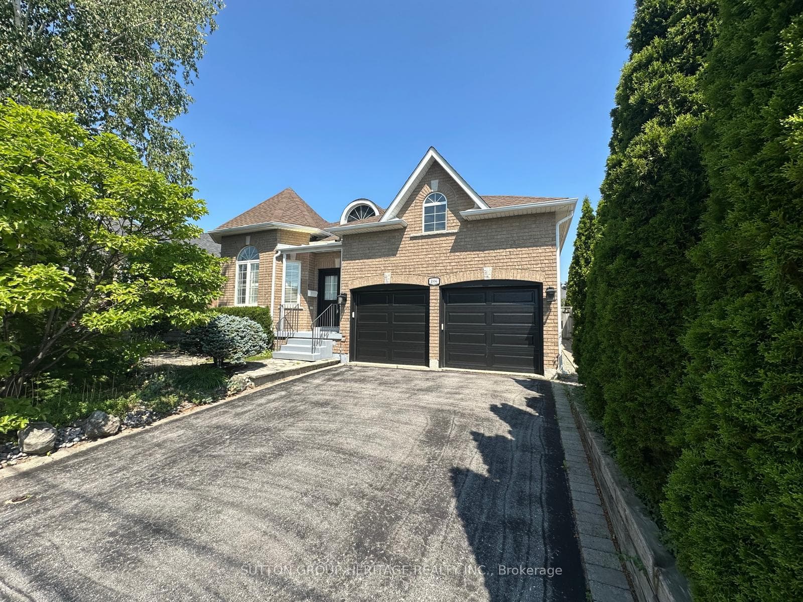 1886 Pine Grove Avenue, Pickering, ON L1V 7C6