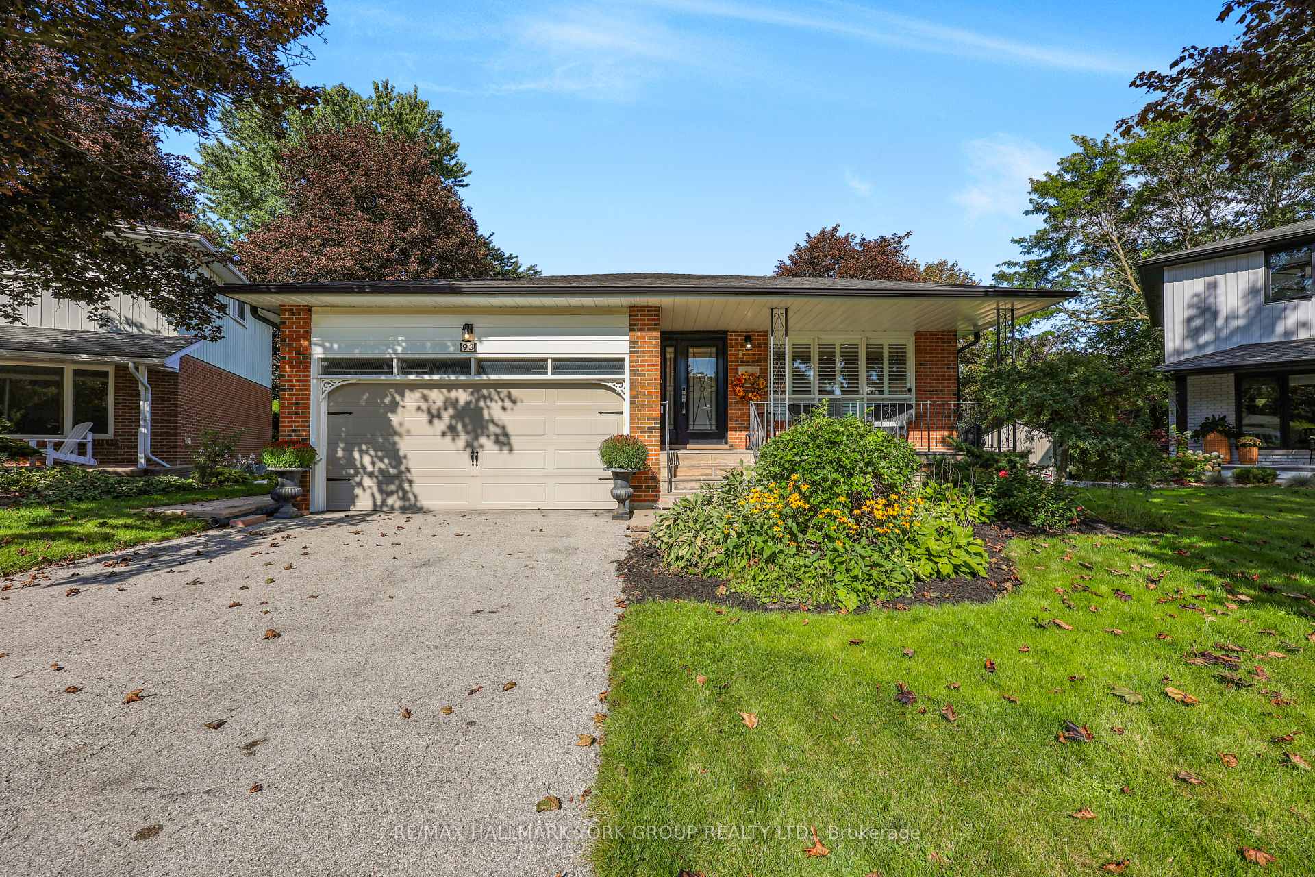 93 Julia Court, Newmarket, ON L3Y 4T7
