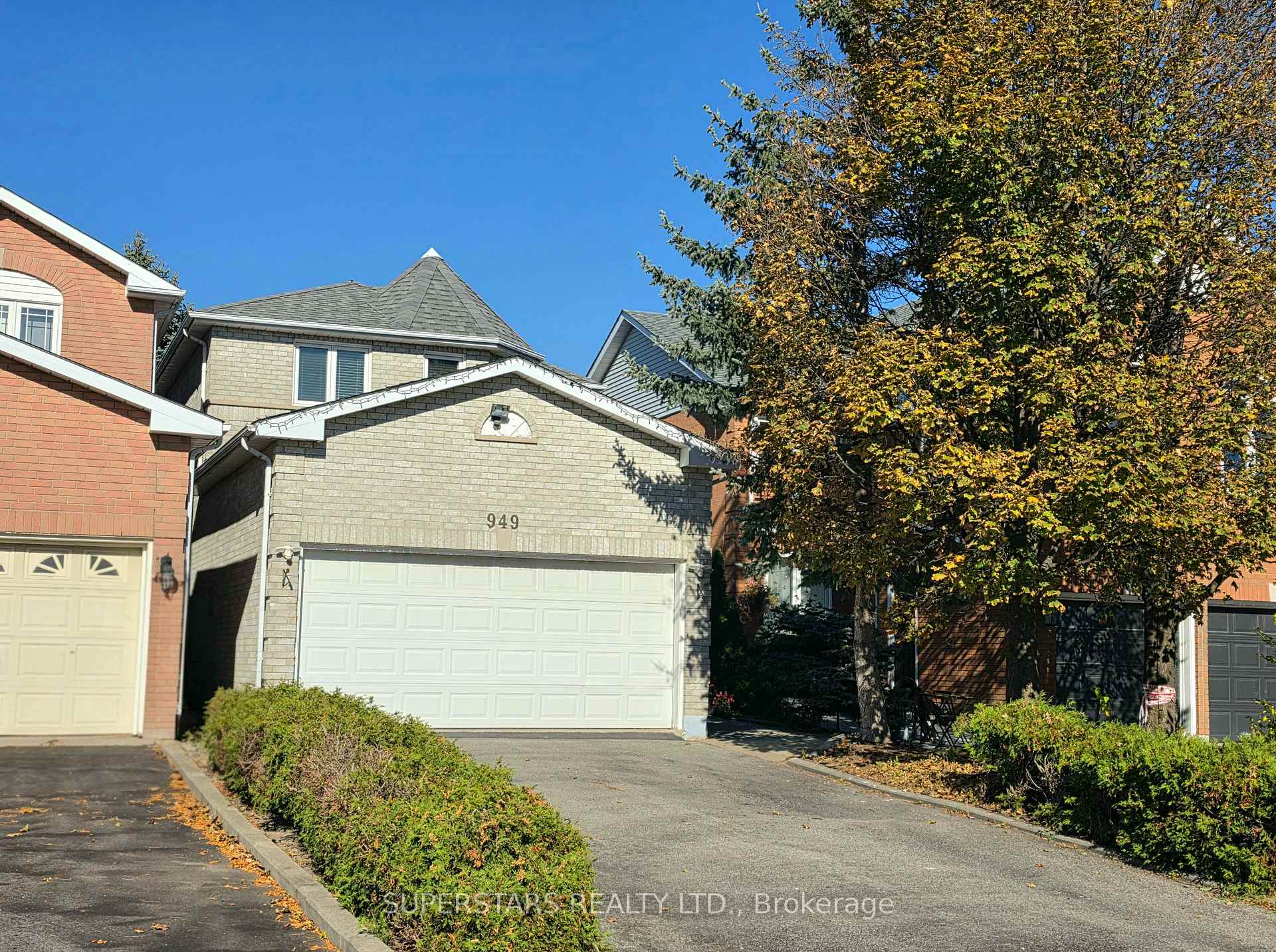 949 Binscarth Drive, Mississauga, ON L5V 1M9