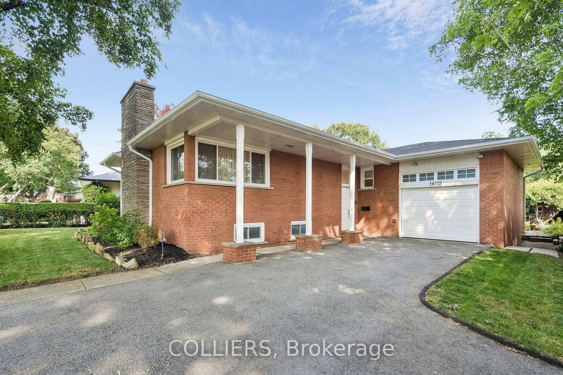 1602 Carletta Drive, Mississauga, ON L4X 1E5