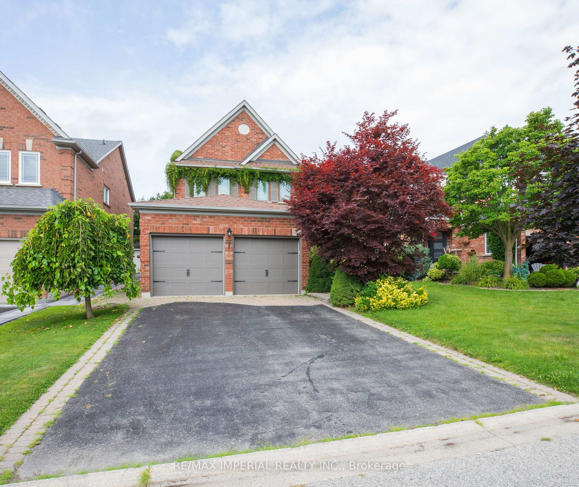 18 Windbreak Crescent, Whitby, ON L1P 1P8
