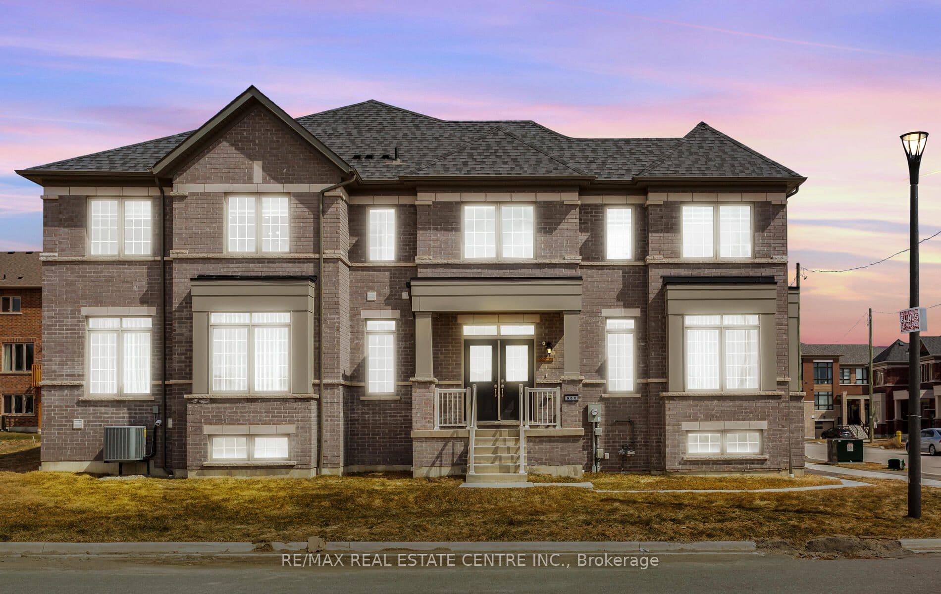 988 Grosbeak Trail, Pickering - Att/Row/Townhouse