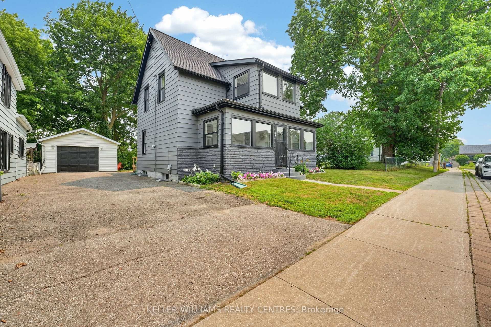 291 Ellen Street, Newmarket, ON L3Y 4C7
