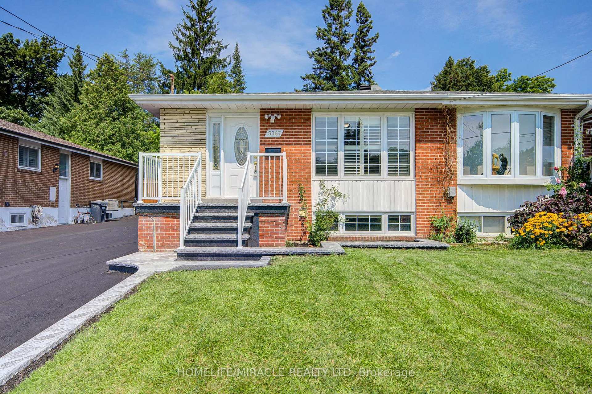 3367 The Credit Wood, Mississauga, ON L5C 2J9
