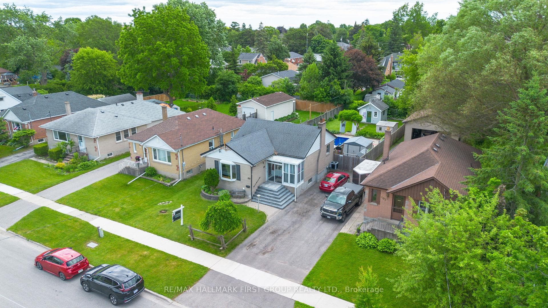 99 Pontiac Avenue, Oshawa, ON L1G 3M1