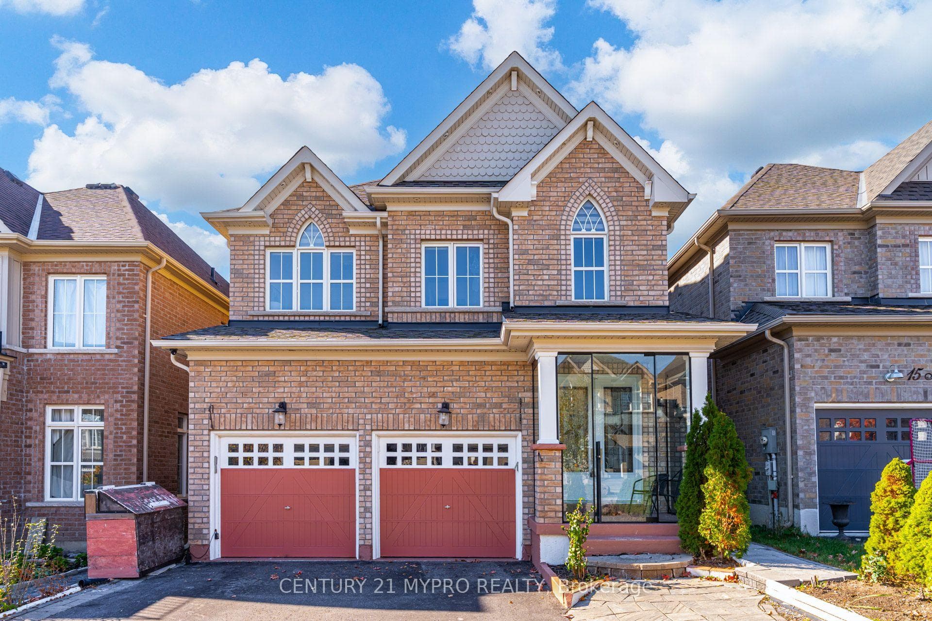 13 Manor Glen Crescent, East Gwillimbury, ON L0G 1M0