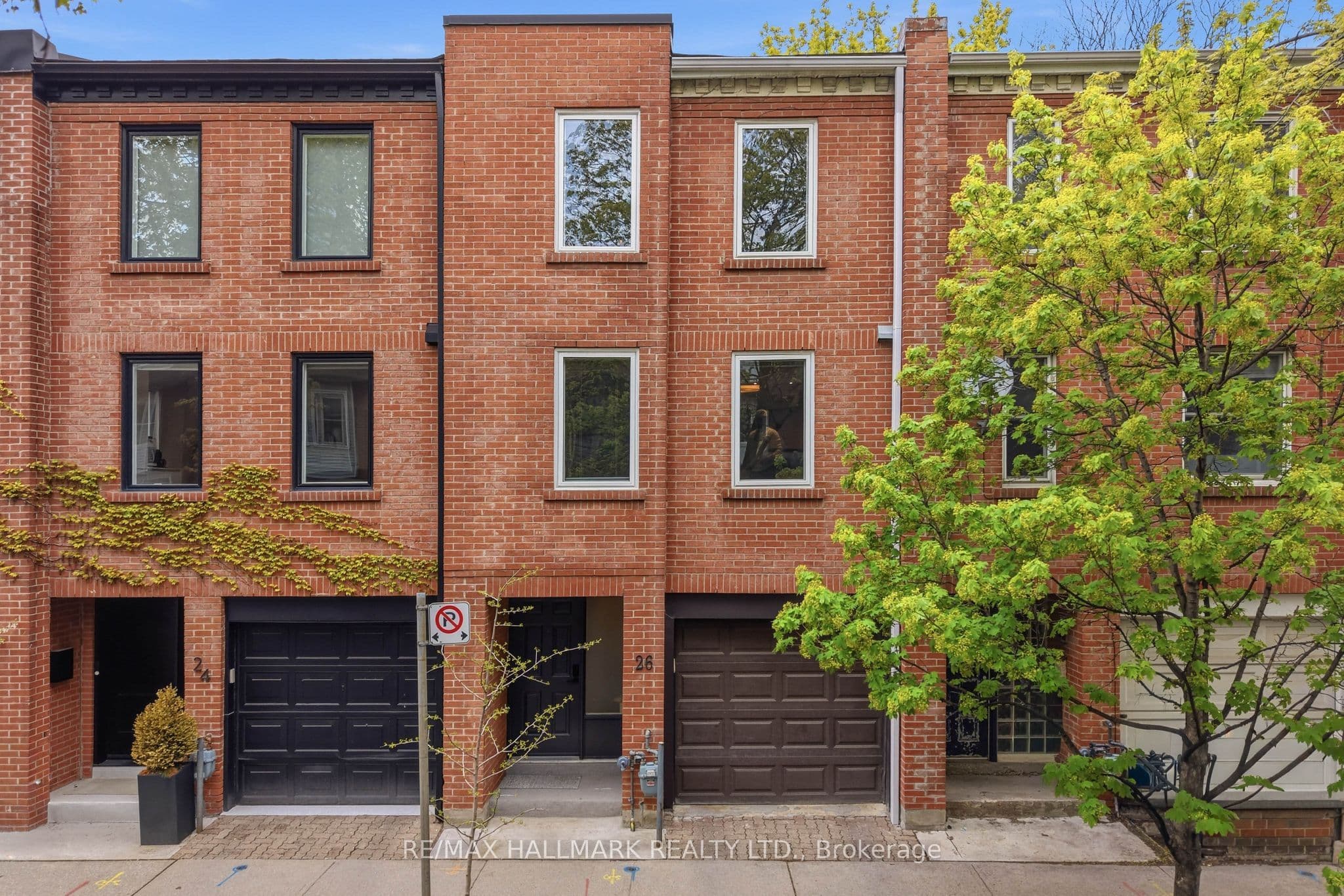 26 Longboat Avenue, Toronto - Att/Row/Townhouse