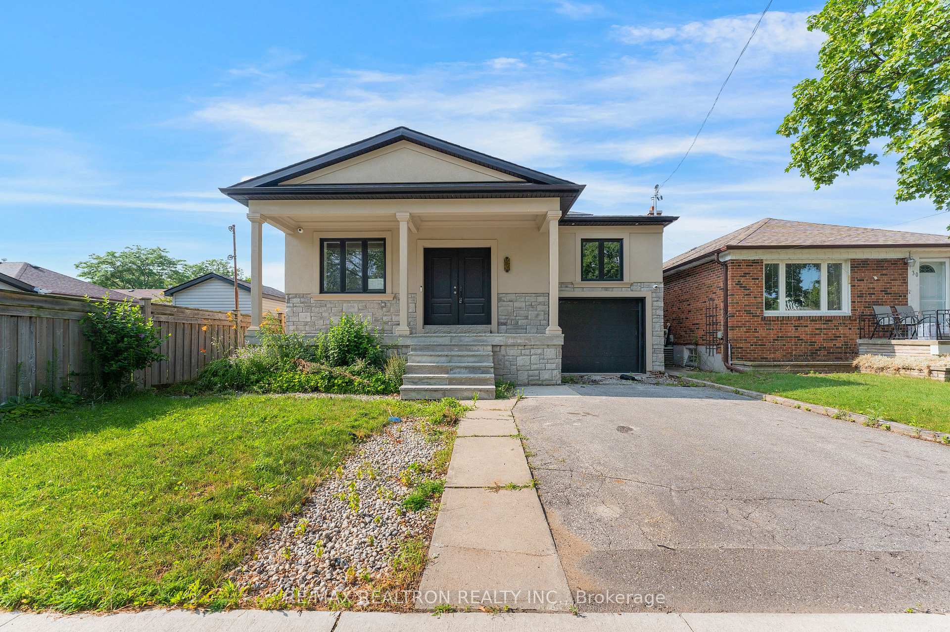 32 Bradfield Avenue W, Toronto, ON M8Z 2A3