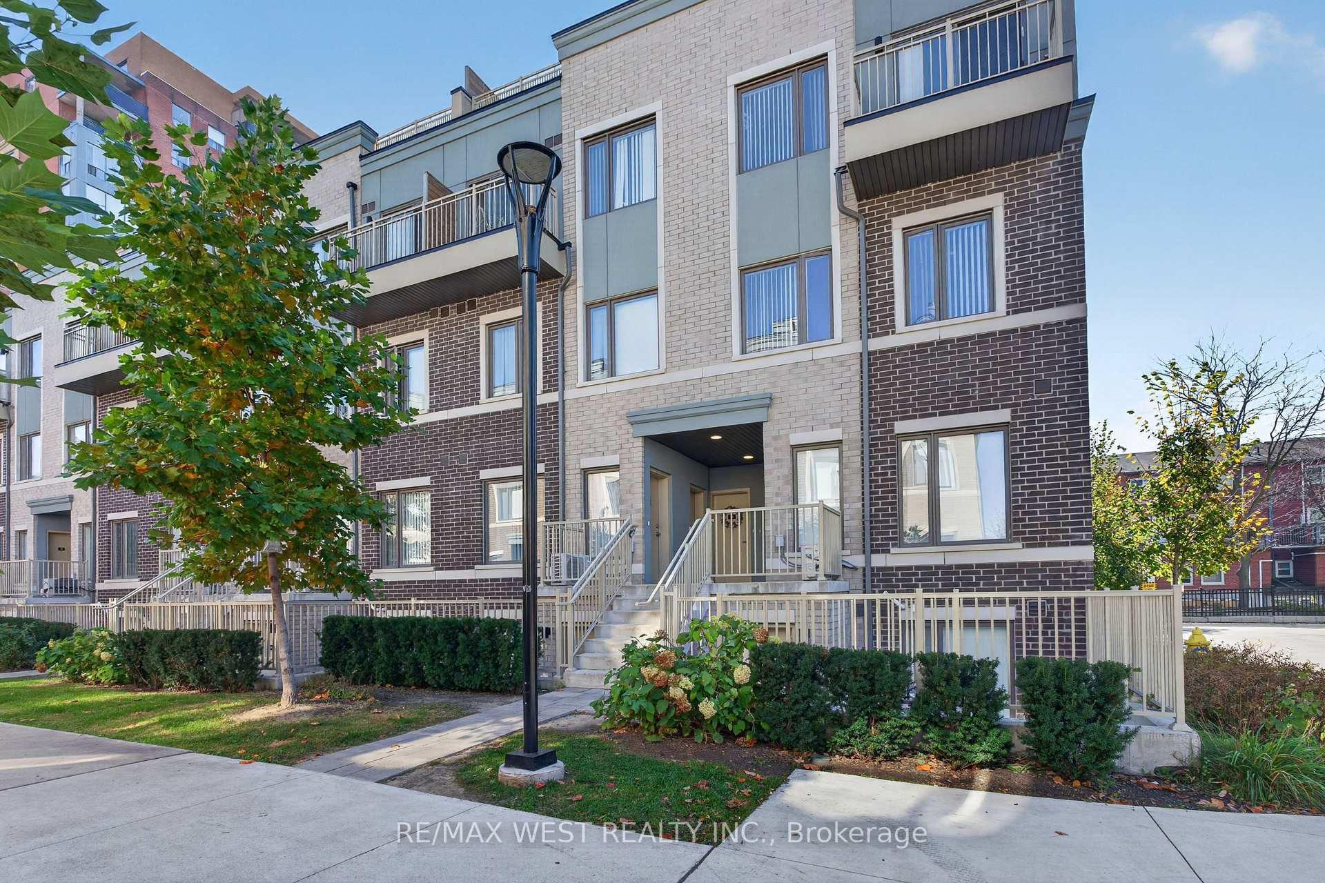 5 William Jackson Way 68, Toronto, ON M8X 2J2
