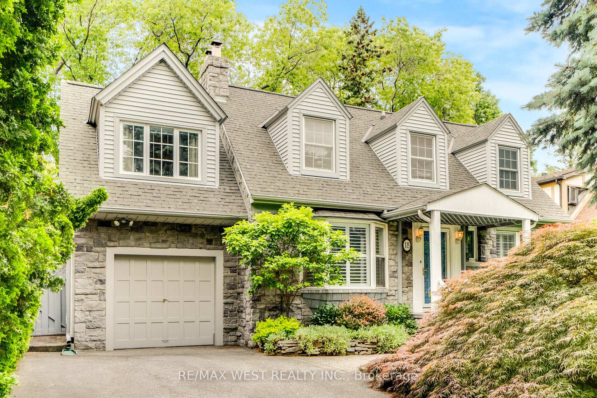 18 North Kingslea Drive, Toronto W07, ON M8Y 2B1
