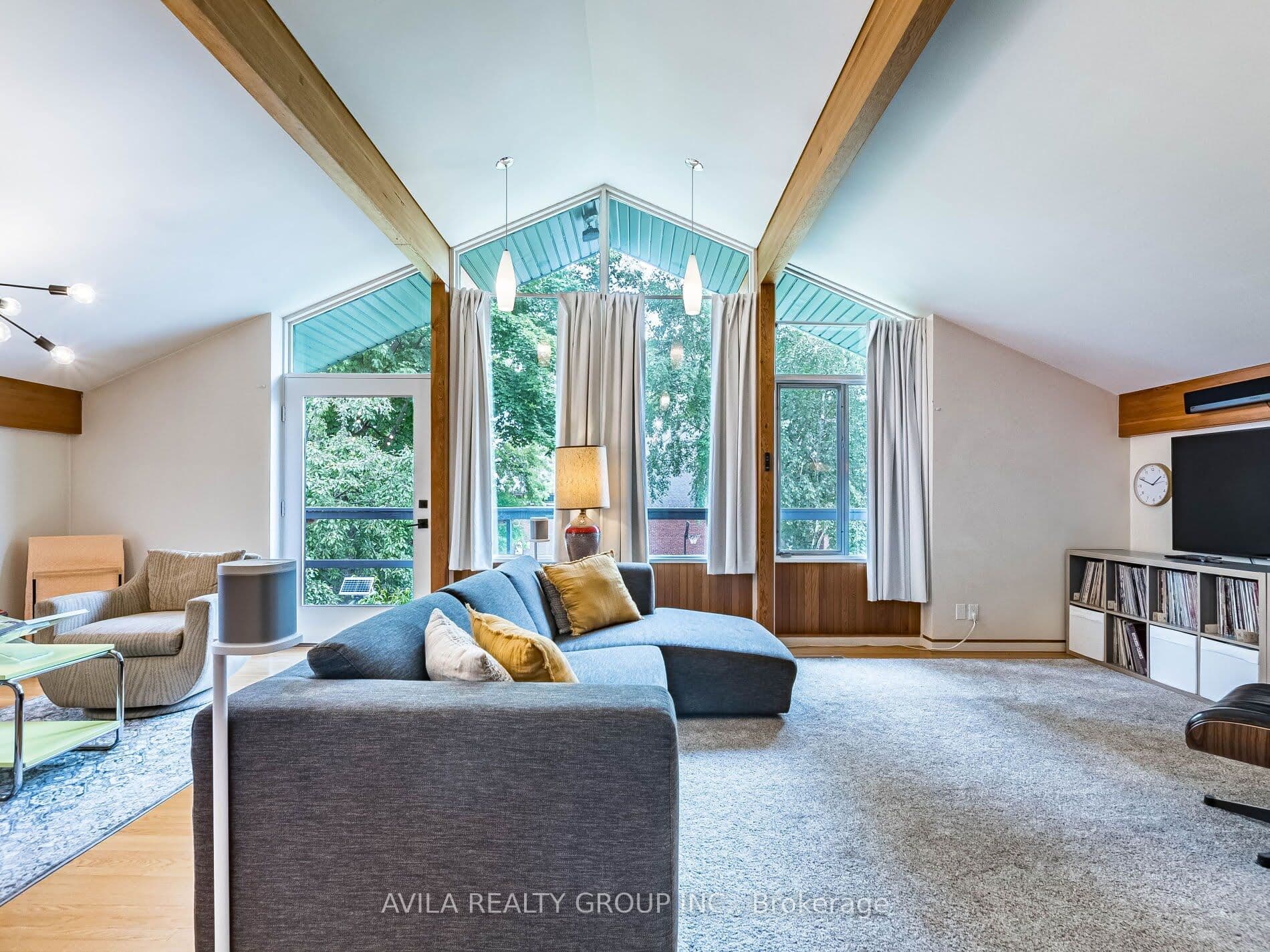 12 Woodbrook Drive, Brampton - Detached