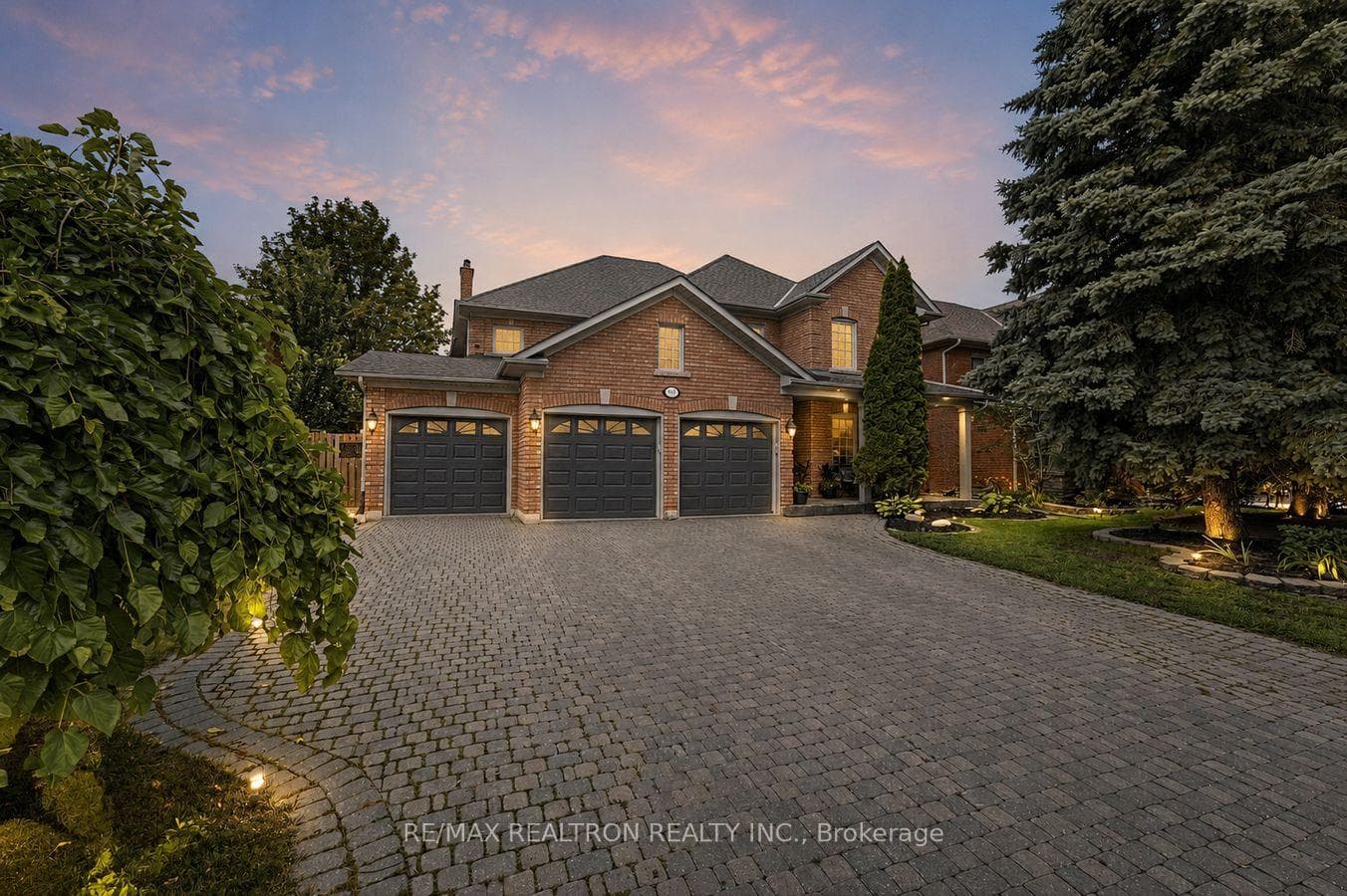 653 Exceller Circle, Newmarket, ON L3X 1P6