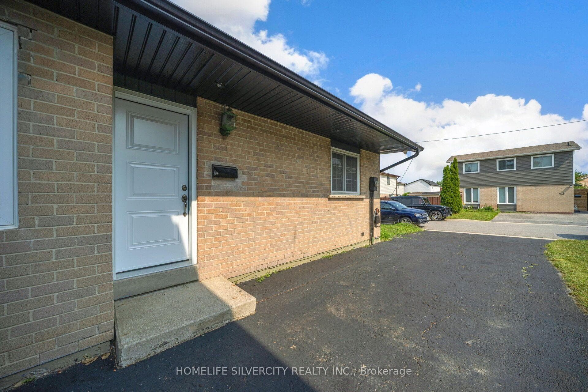 3 Hapsbury Square, Brampton, ON L6S 1Y7