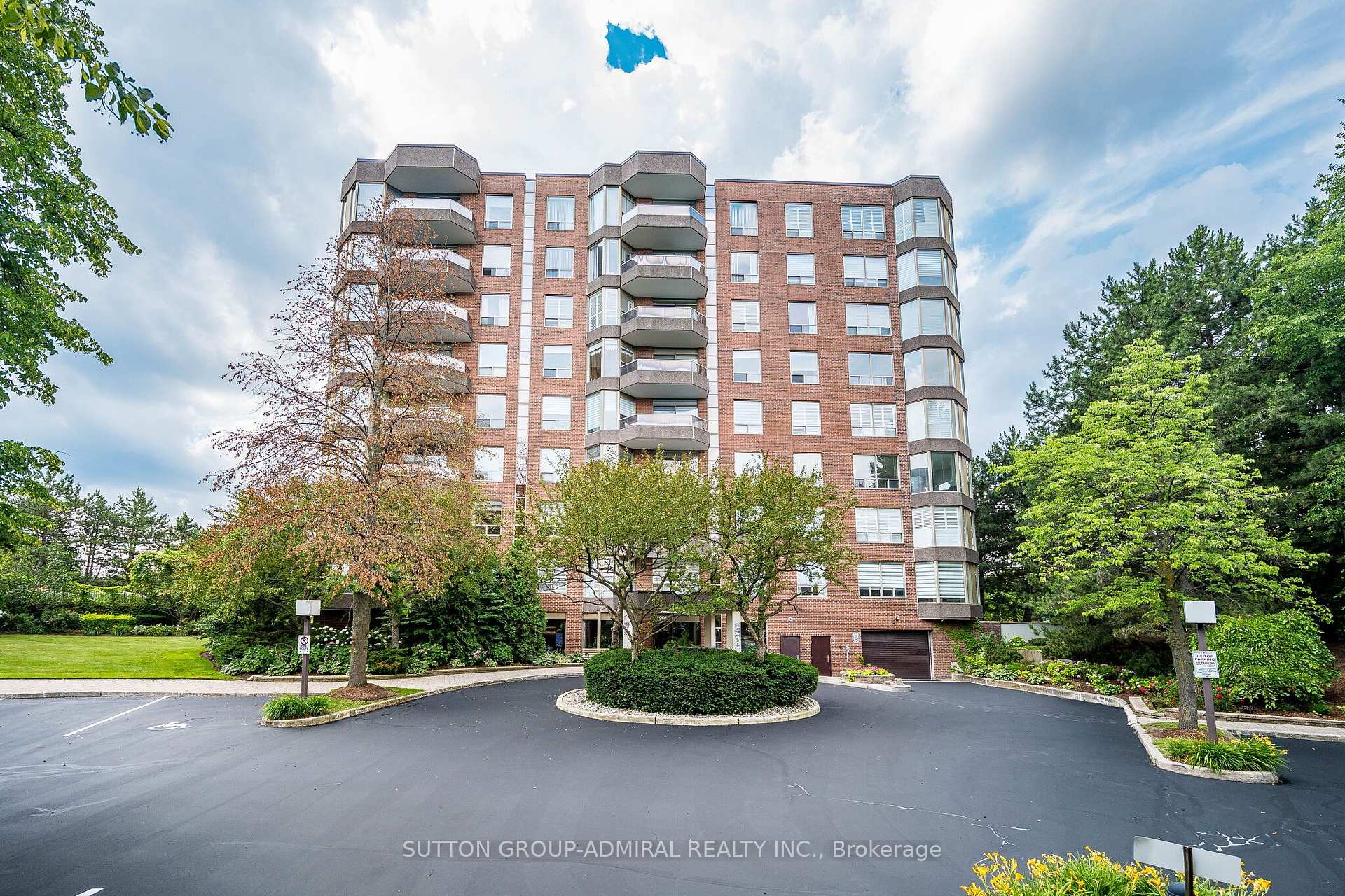 1901 Pilgrims Way 604, Oakville, ON L6M 2W9