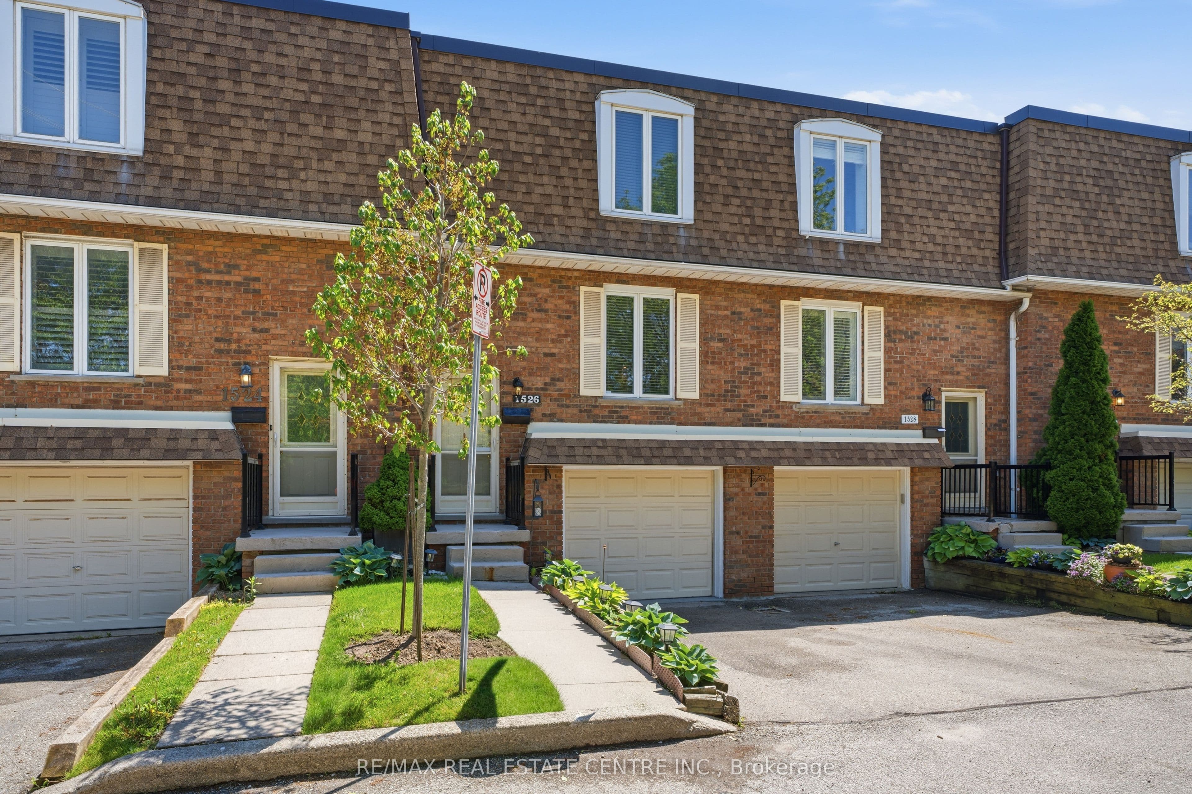 1526 Westminster Manor, Burlington - Condo Town