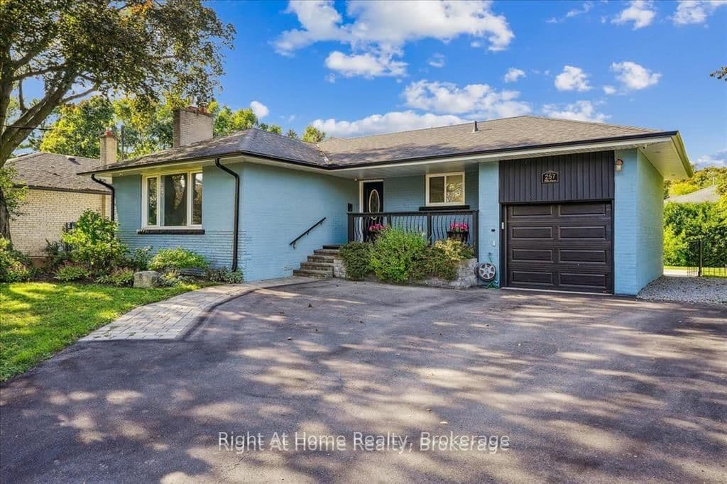257 Wales Crescent, Oakville - Detached