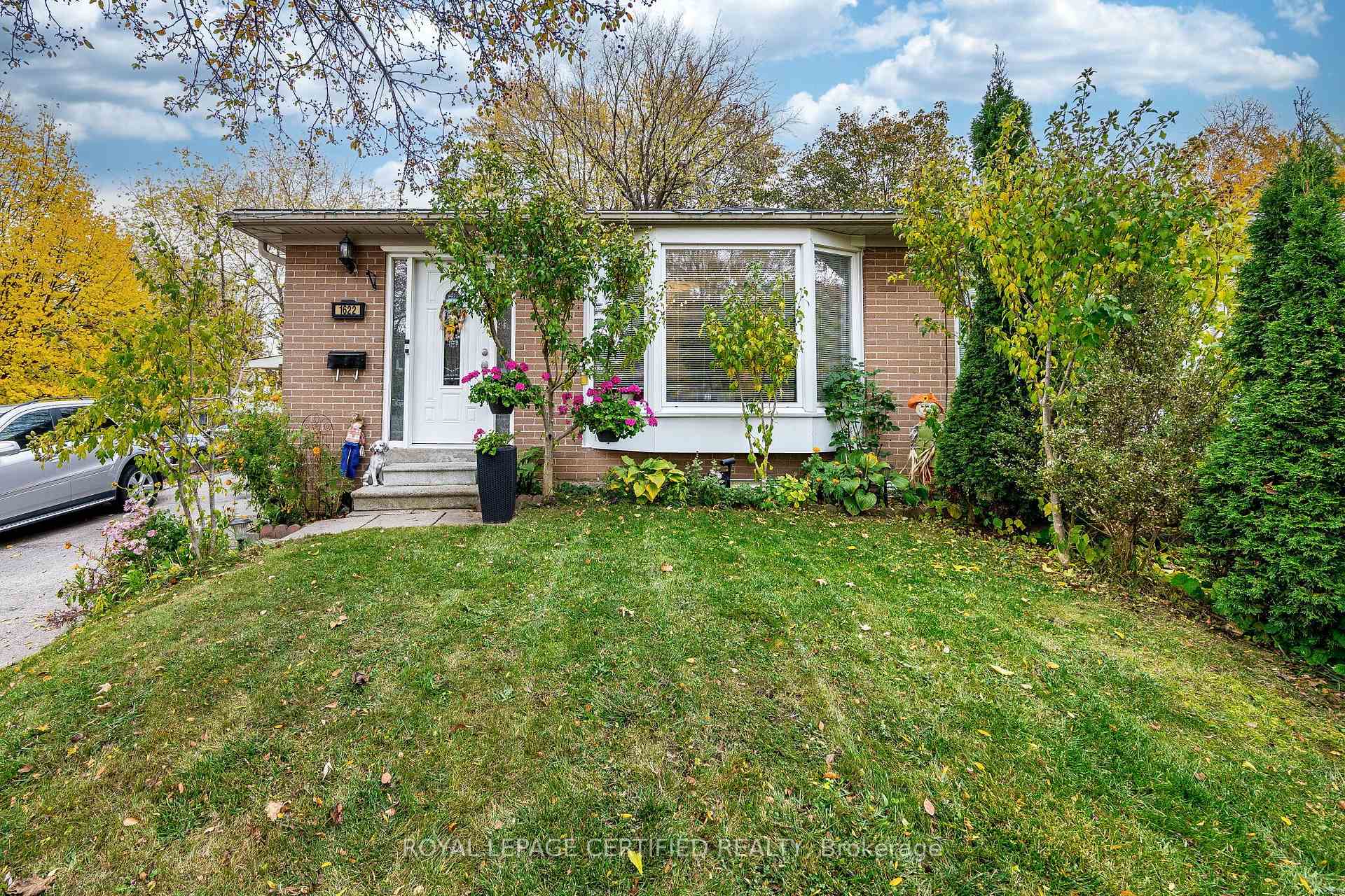 1622 Wavell Crescent, Mississauga, ON L4X 1X1