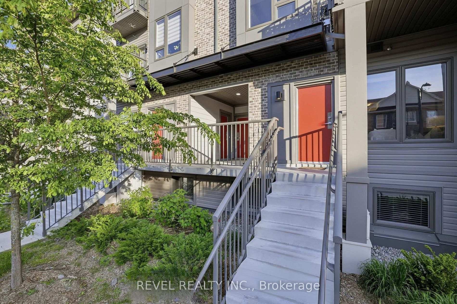 2635 William Jackson Drive 304, Pickering, ON L1P 2V8