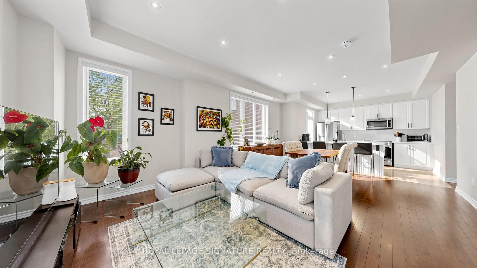 35 Heron Park Place 10, Toronto, ON M1E 0B8