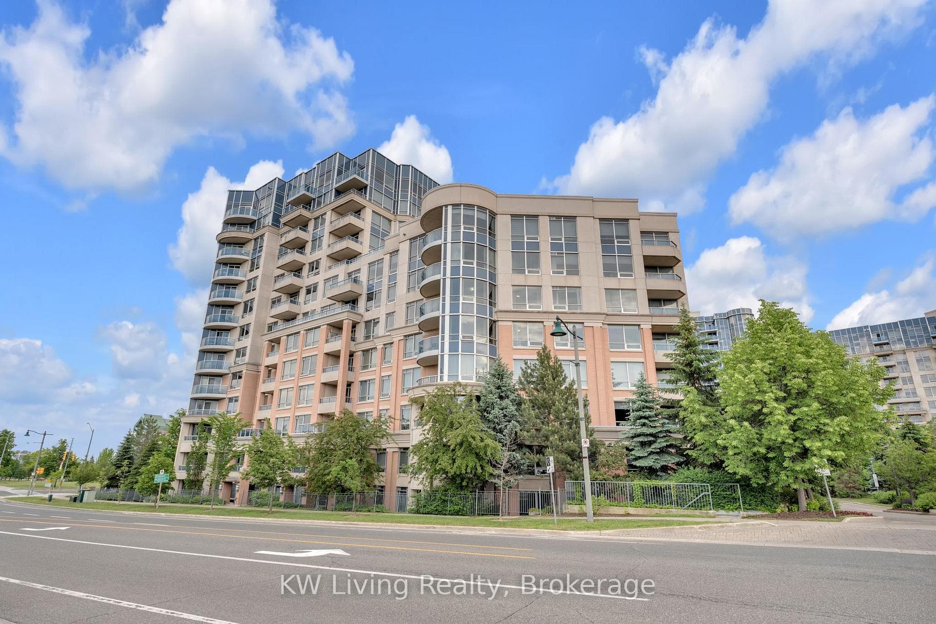 33 Cox Boulevard 1232, Markham, ON L3R 8A6