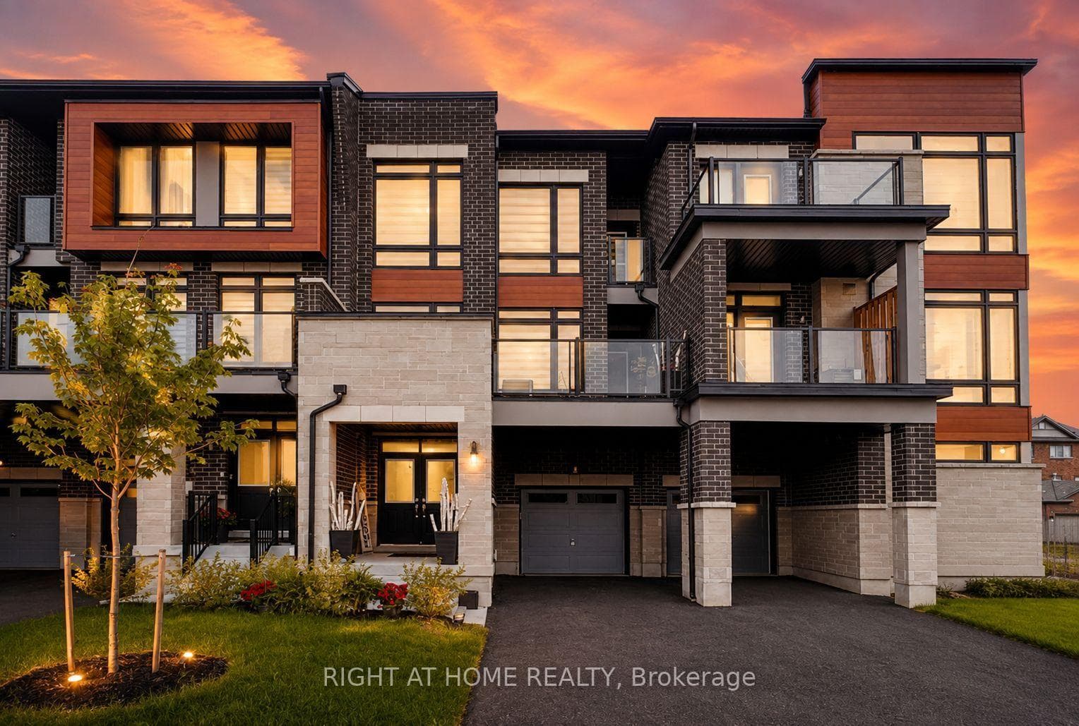 279 Moody Drive, Vaughan, ON L4H 3N5