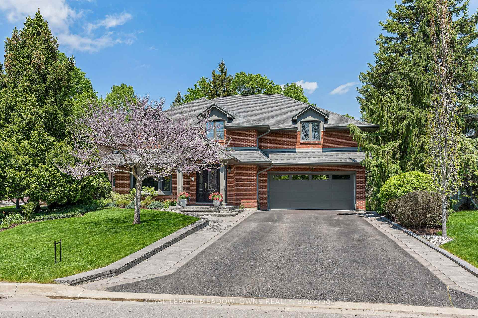 33 Heslop Court, Halton Hills, ON L7G 4Z8