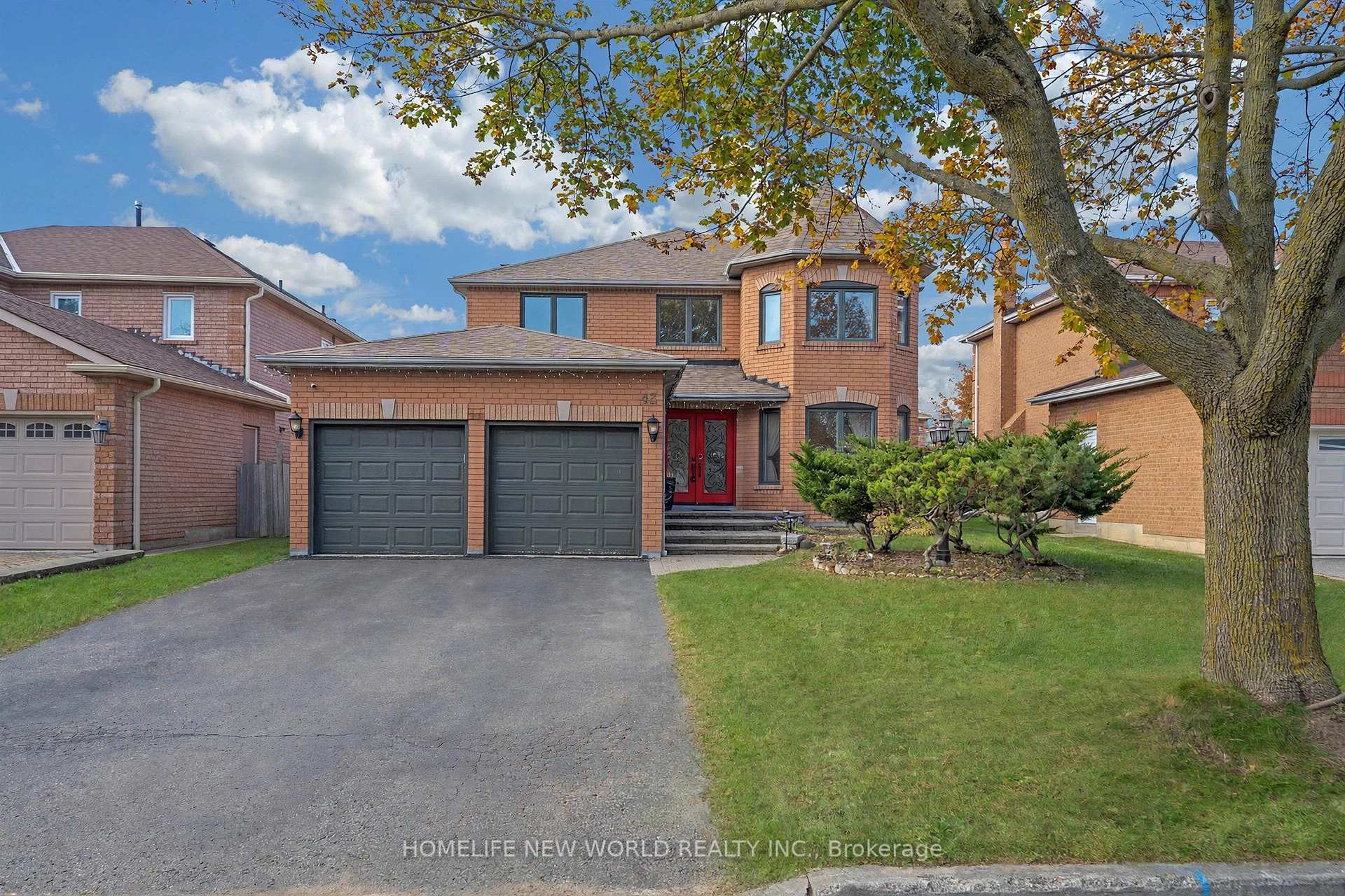 43 Dewbourne Place, Whitby, ON L1R 2E4