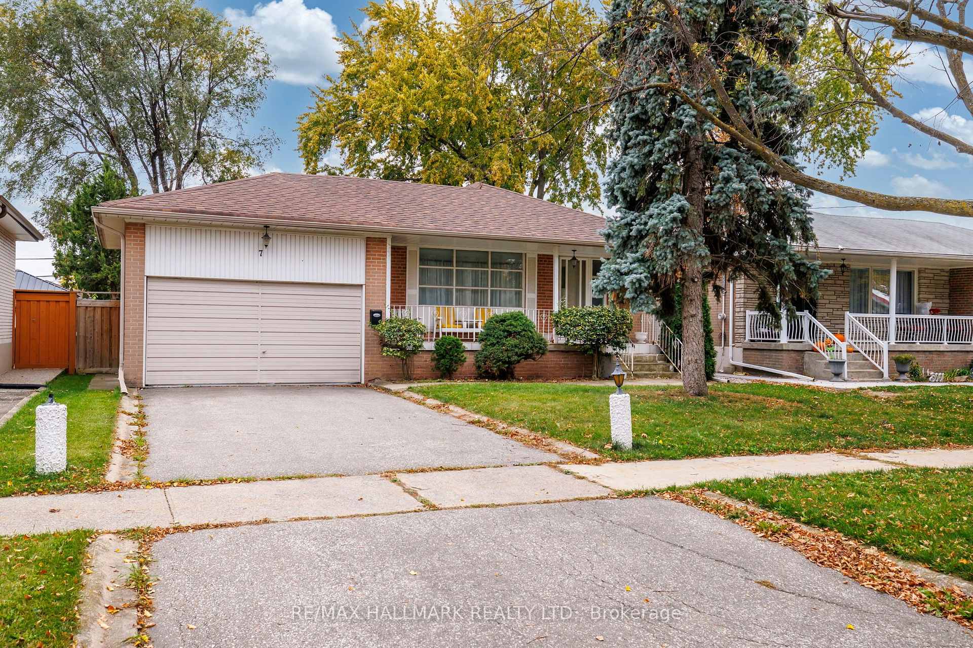 7 Mancroft Crescent, Toronto, ON M9W 3G1
