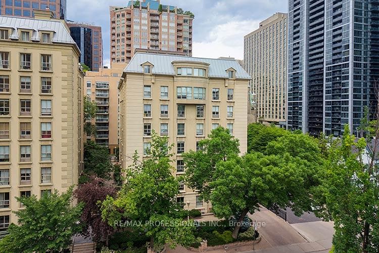 88 Charles Street E 702, Toronto, ON M4Y 2W7