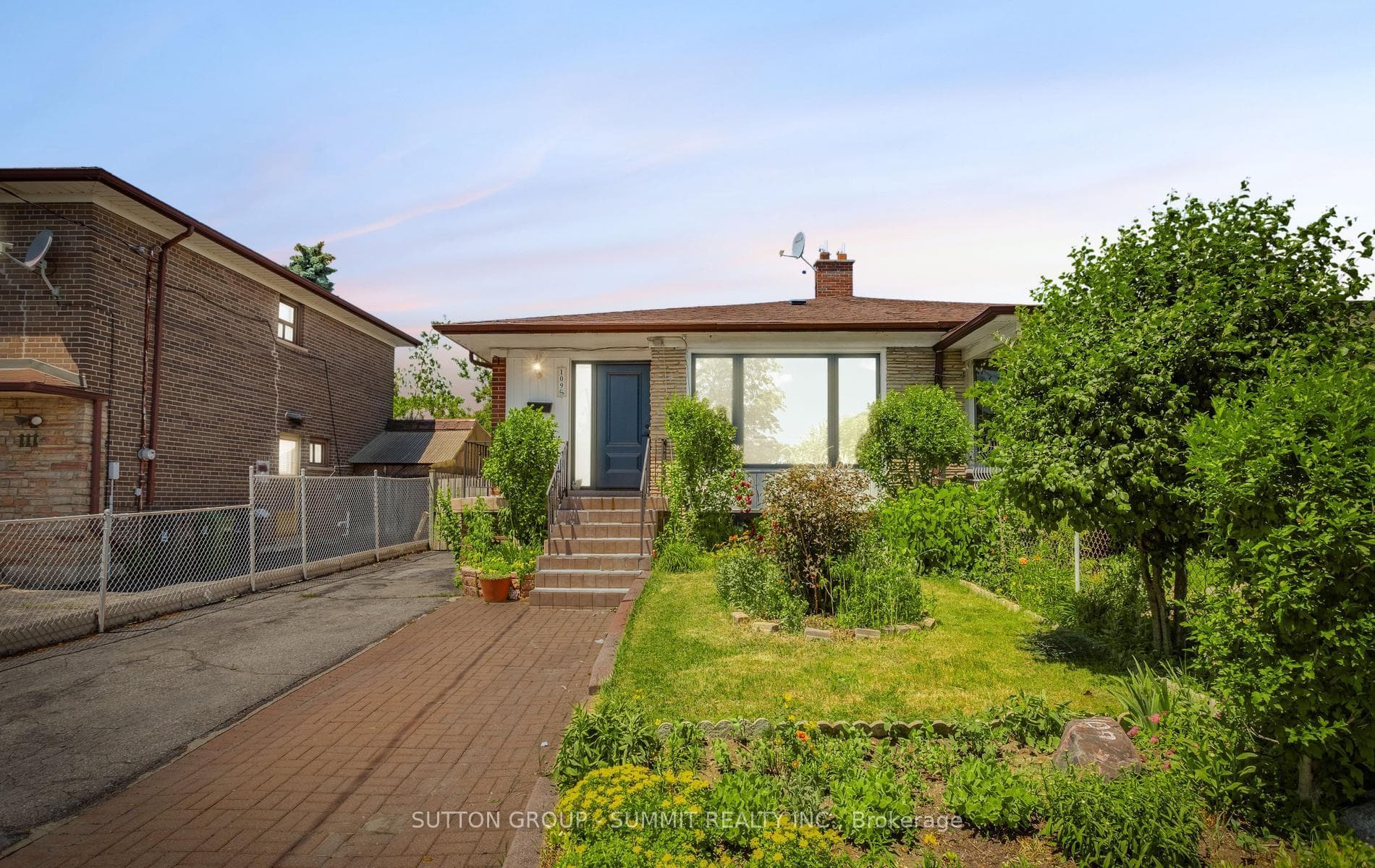 109 Elnathan Crescent, Toronto W05, ON M9L 2G2