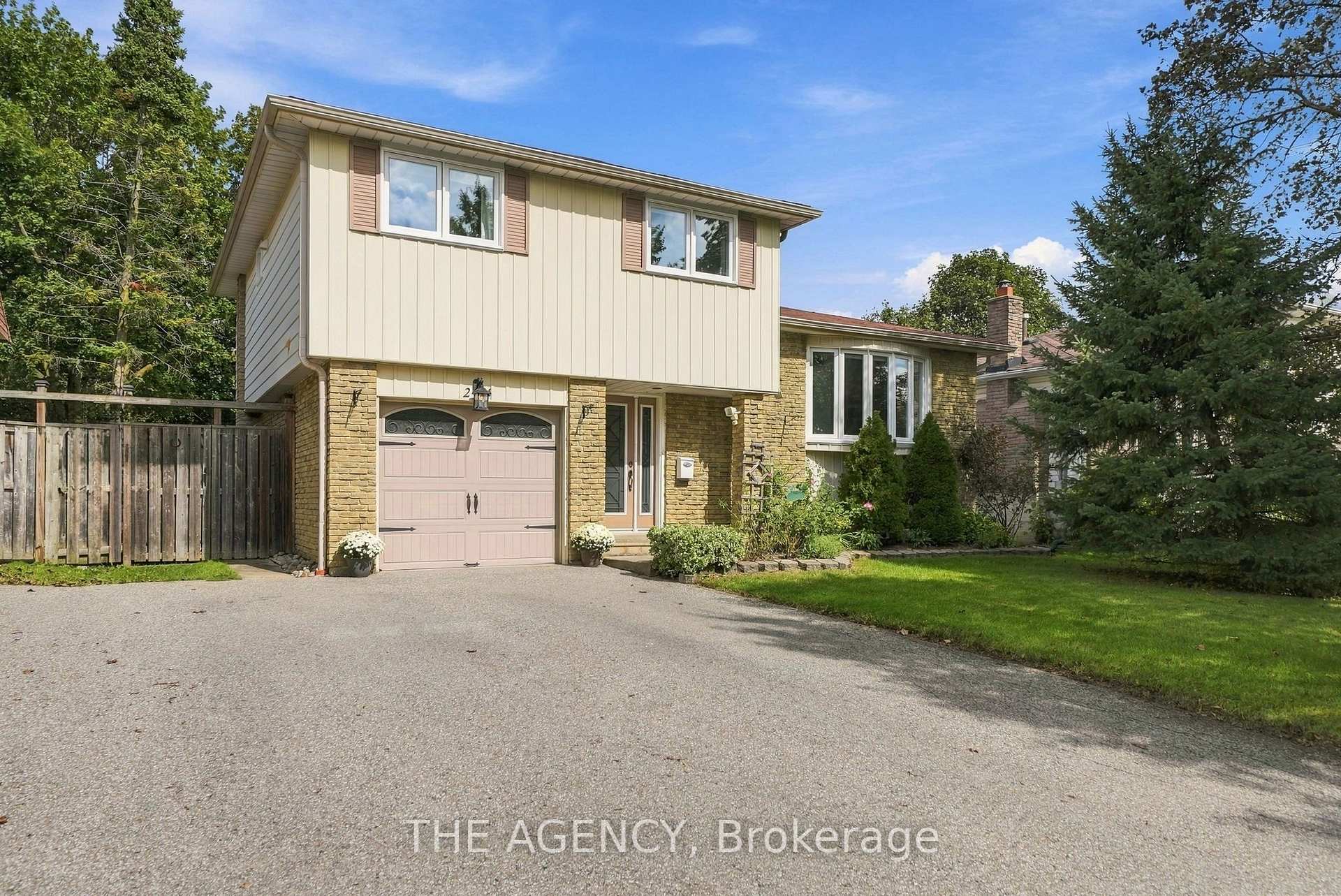 24 Jefferson Road, Brampton, ON L6S 2G8