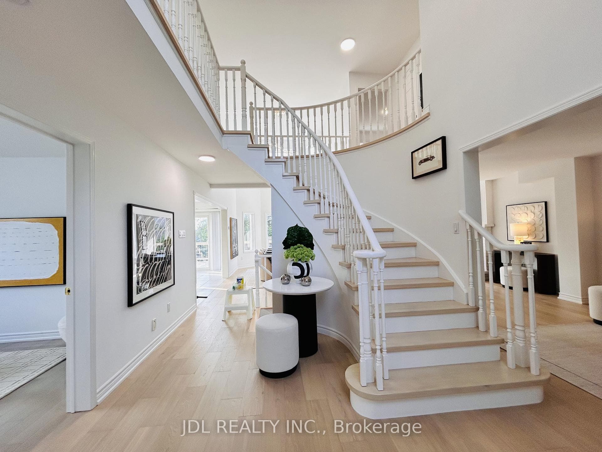 36 Chartwell Crescent, Georgina, ON L4P 3N8
