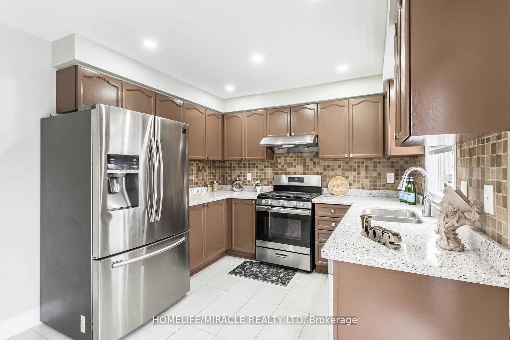 17 Roadmaster Lane, Brampton - Semi-Detached