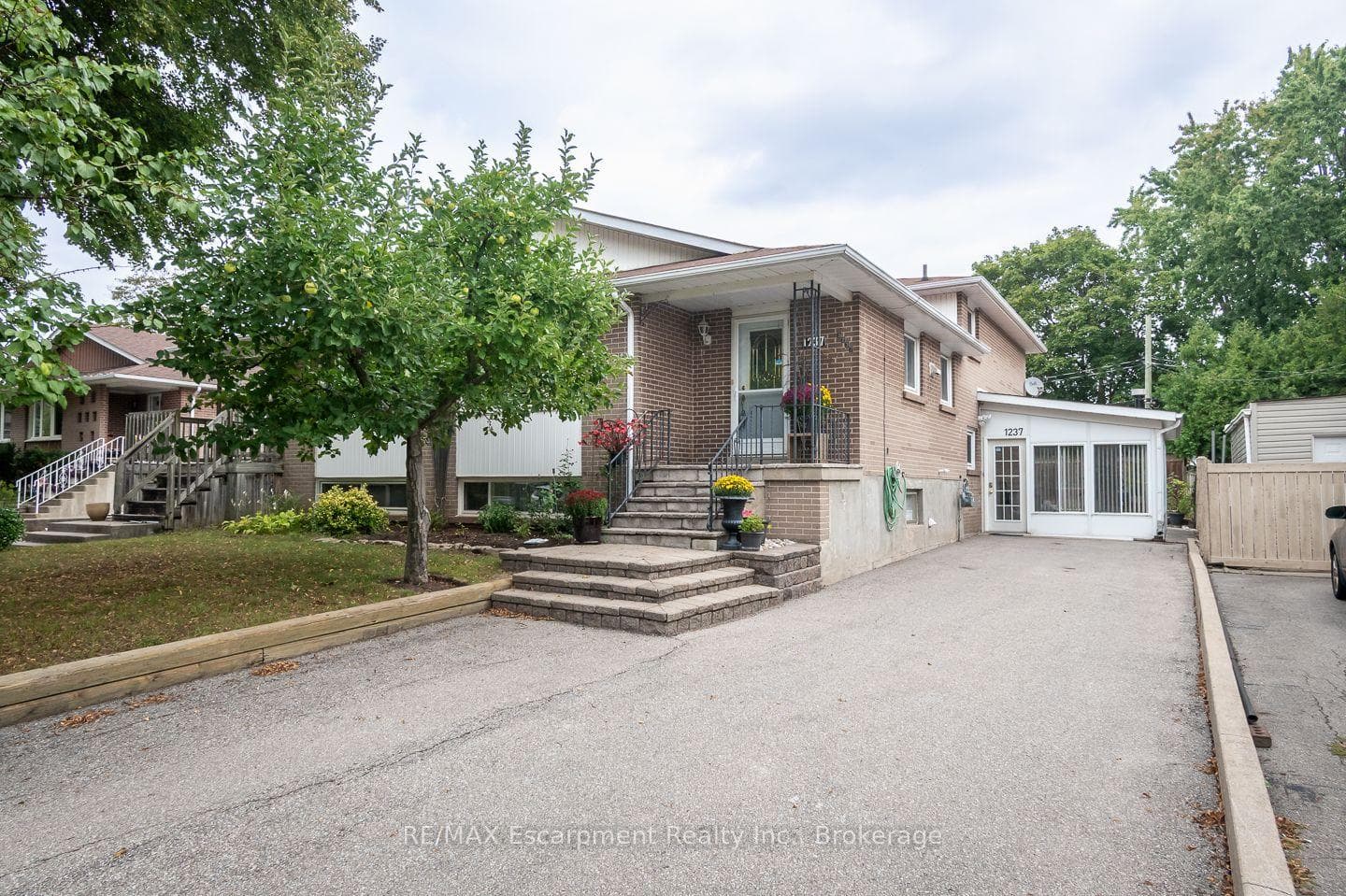 1237 REDBANK Crescent, Oakville, ON L6H 1Y4